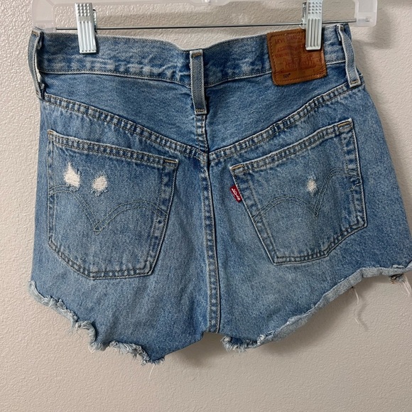 Levi’s 501 Distressed Jean Shorts - Picture 10 of 11